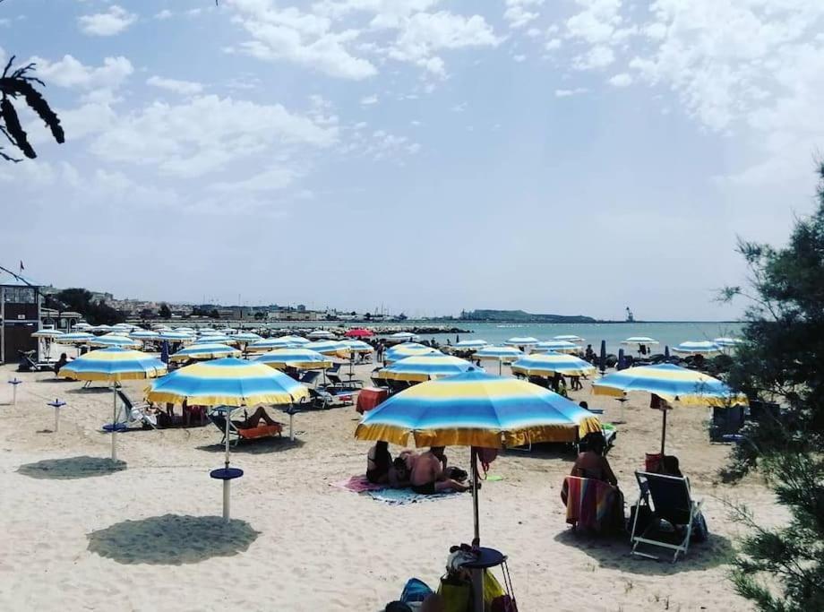 Un Passo Dal Mare E Dalla Citta. Cagliari Esterno foto